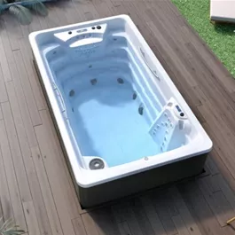 aquavia-kompakt-pool-befuellt-640x480.jpg