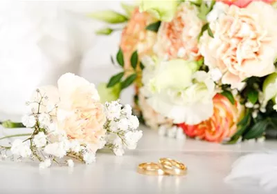 Blumen zur Hochzeit – ideales Geschenk oder doch eher überflüssig?