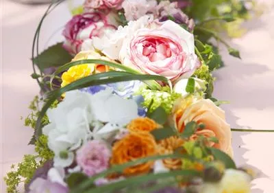 Blumen als ideale Tischdeko für den wichtigsten Tag im Leben