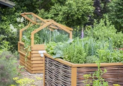 Hoch hinaus! Ein Hochbeet für Gemüse und Co. Hoch hinaus! Ein Hochbeet für Gemüse und Co.